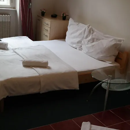 Club Hotel