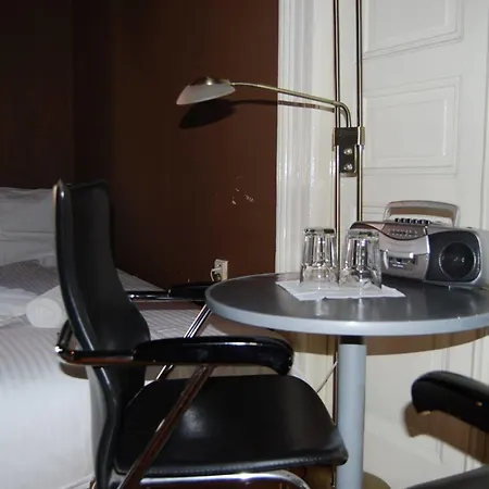 Club Hotel